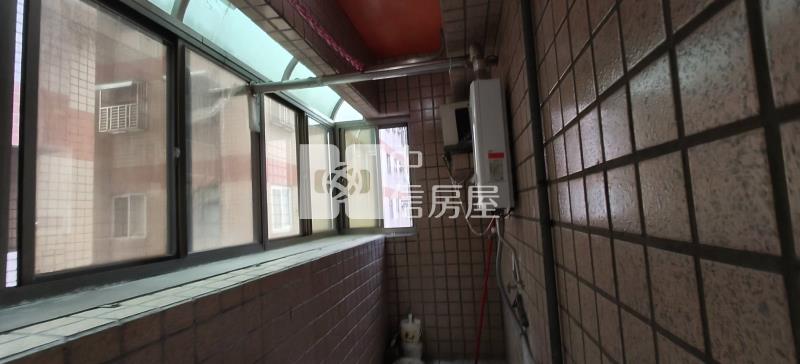 新明市場旁三房車房屋室內格局與周邊環境