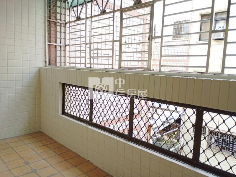 長億商圈旁全新整理透天房屋室內格局與周邊環境