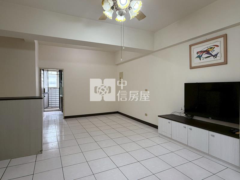 獨家★大新國小旁三房+車位★五期公益大墩商圈房屋室內格局與周邊環境