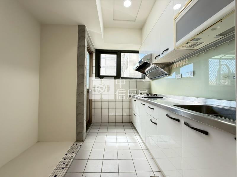 凱悅VIP精美全新整理三房平車(專任）房屋室內格局與周邊環境