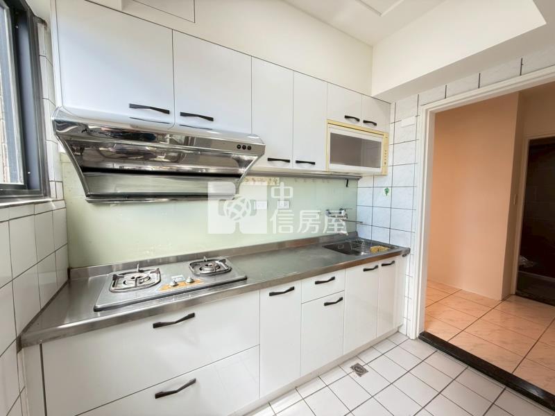 凱悅VIP精美全新整理三房平車(專任）房屋室內格局與周邊環境