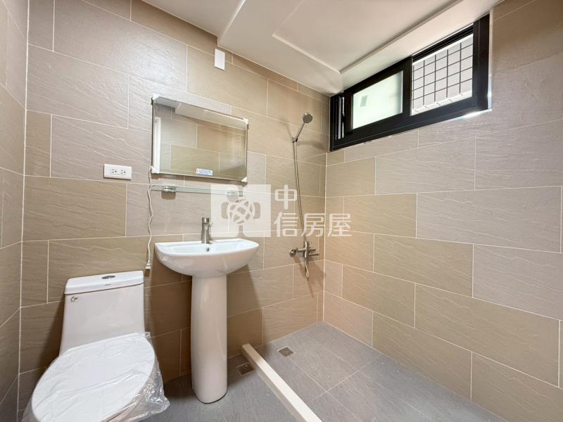 凱悅VIP精美全新整理三房平車(專任）房屋室內格局與周邊環境