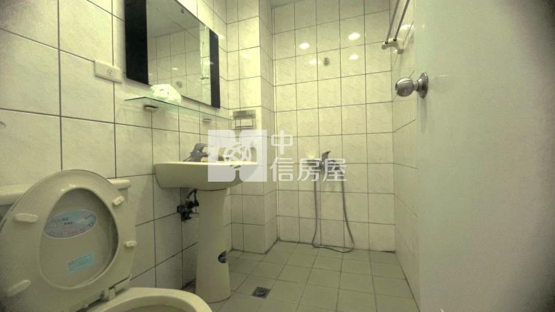 愛買、大慶捷運 4房加車位房屋室內格局與周邊環境