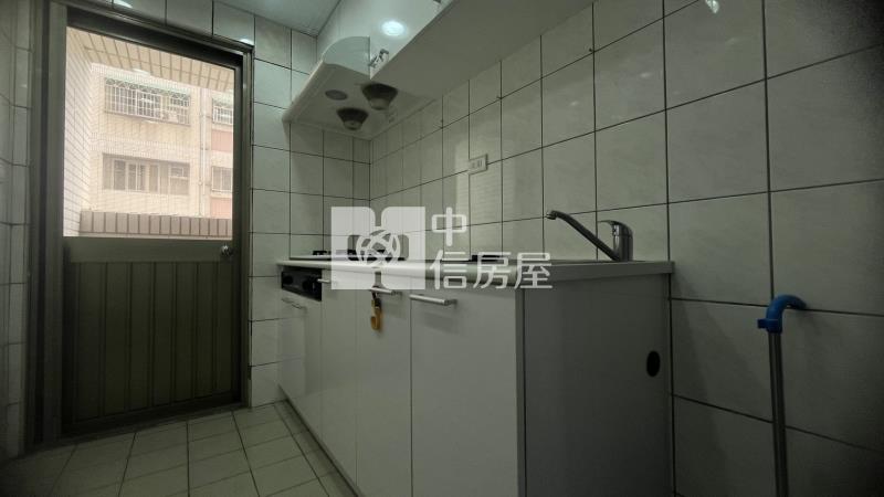 愛買、大慶捷運 4房加車位房屋室內格局與周邊環境