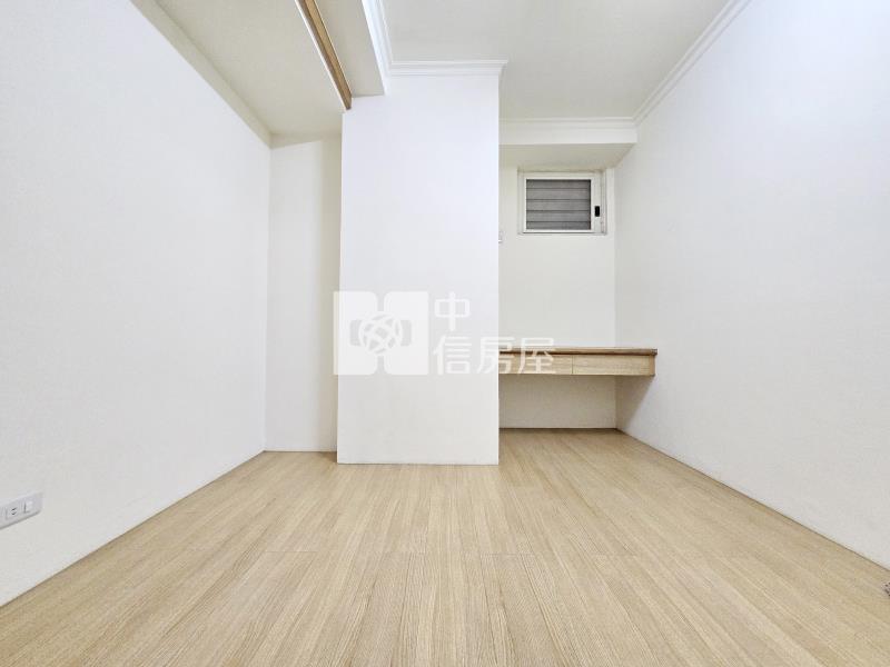 龍邦鳳翔高樓層兩房平車(專任)房屋室內格局與周邊環境