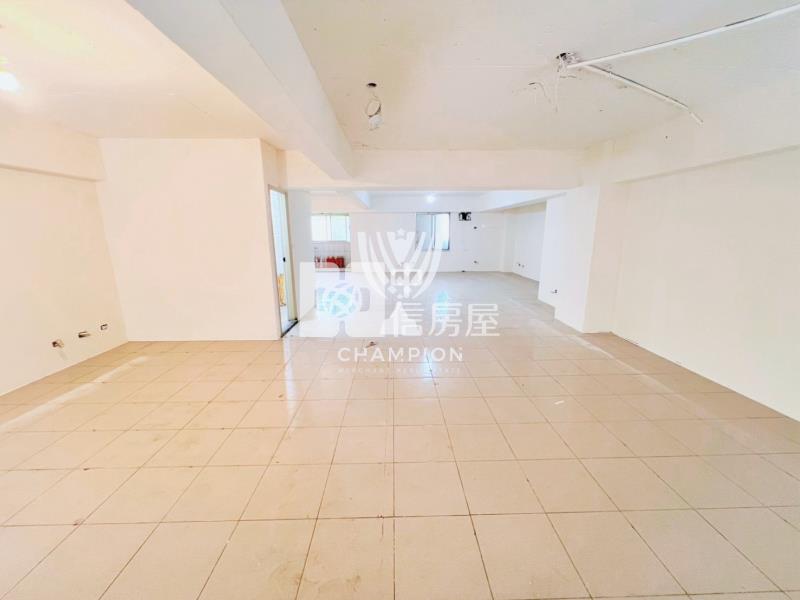 暖暖街商業用挑高金店面附車位房屋室內格局與周邊環境