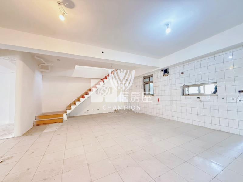 暖暖街商業用挑高金店面附車位房屋室內格局與周邊環境