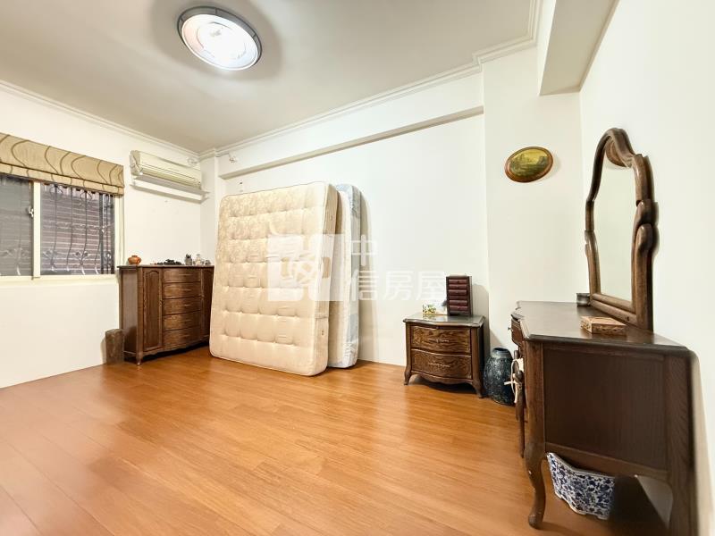 十期陸府震後臨路美墅（專任）房屋室內格局與周邊環境