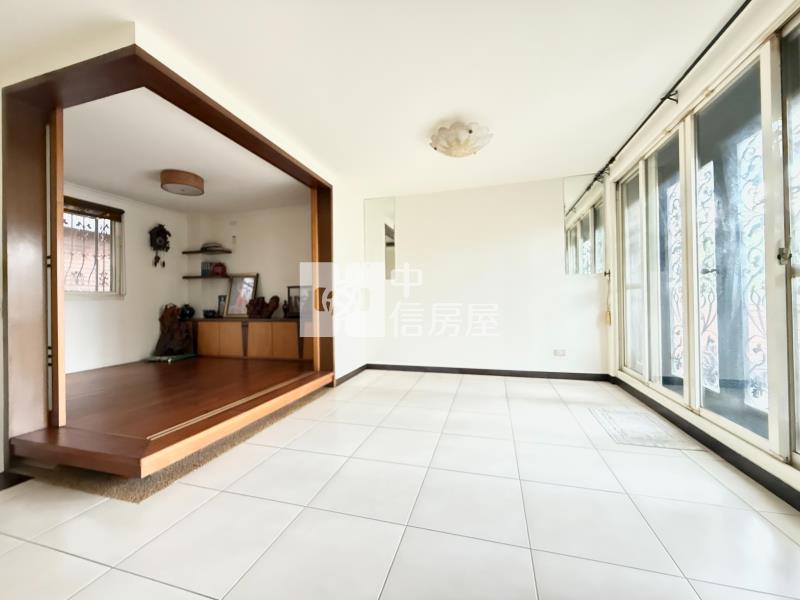 十期陸府震後臨路美墅（專任）房屋室內格局與周邊環境