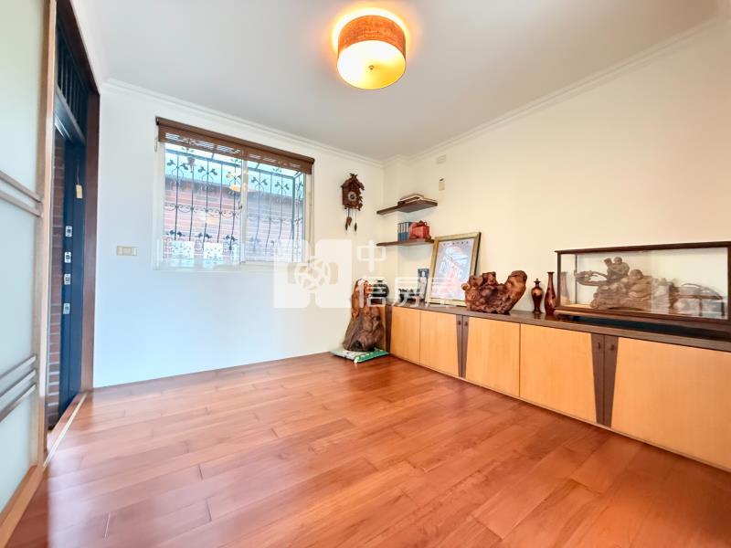 十期陸府震後臨路美墅（專任）房屋室內格局與周邊環境