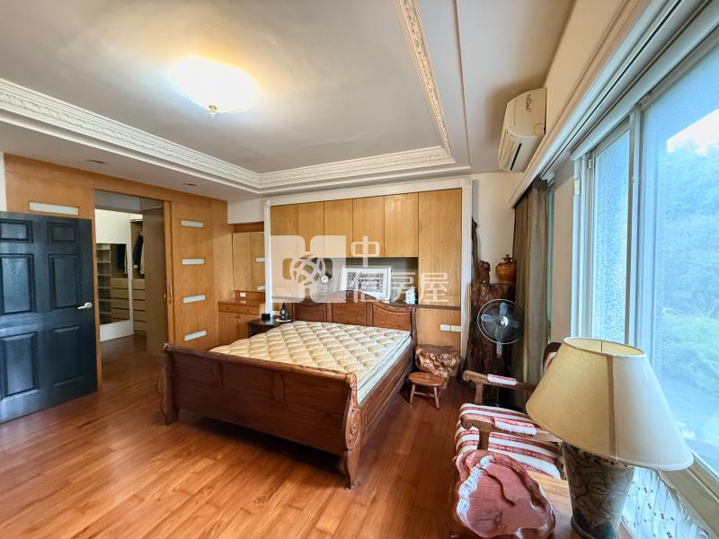 十期陸府震後臨路美墅（專任）房屋室內格局與周邊環境