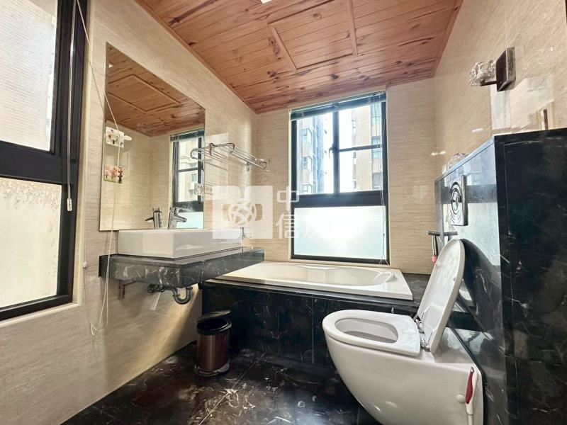 世紀凱悦高樓美三房房屋室內格局與周邊環境