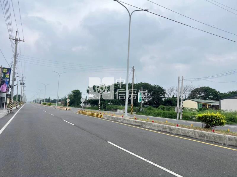 大路邊漂亮都內地房屋室內格局與周邊環境