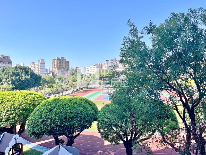 左右逢源3房車位房屋室內格局與周邊環境