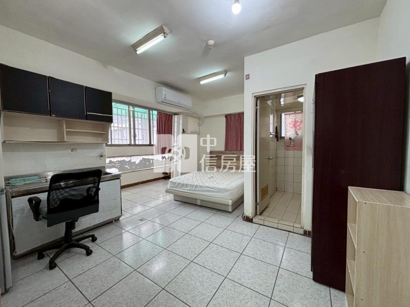 近一中商圈三面採光電梯大套房房屋室內格局與周邊環境