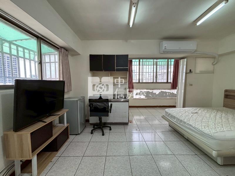 近一中商圈三面採光電梯大套房房屋室內格局與周邊環境