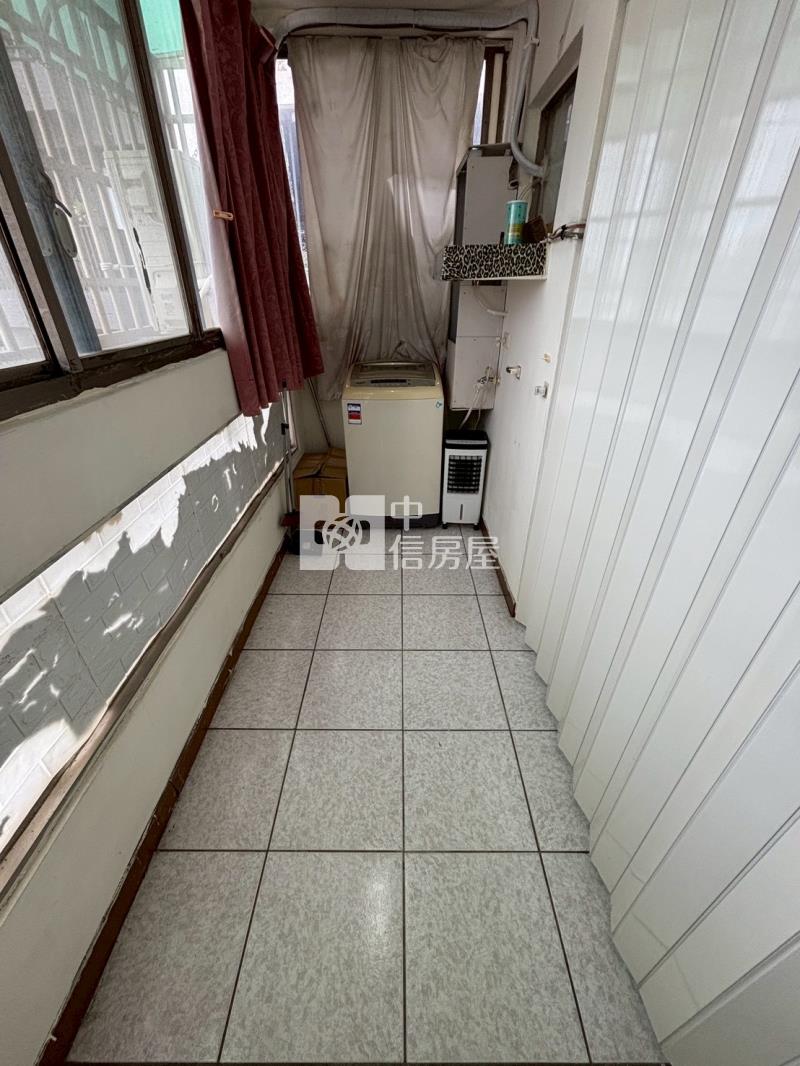 近一中商圈三面採光電梯大套房房屋室內格局與周邊環境