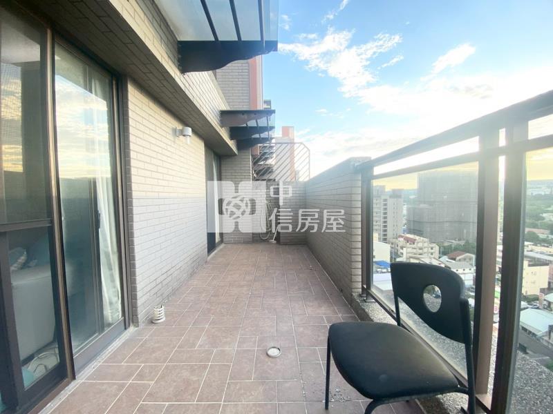 勝美彩虹城三房平車房屋室內格局與周邊環境