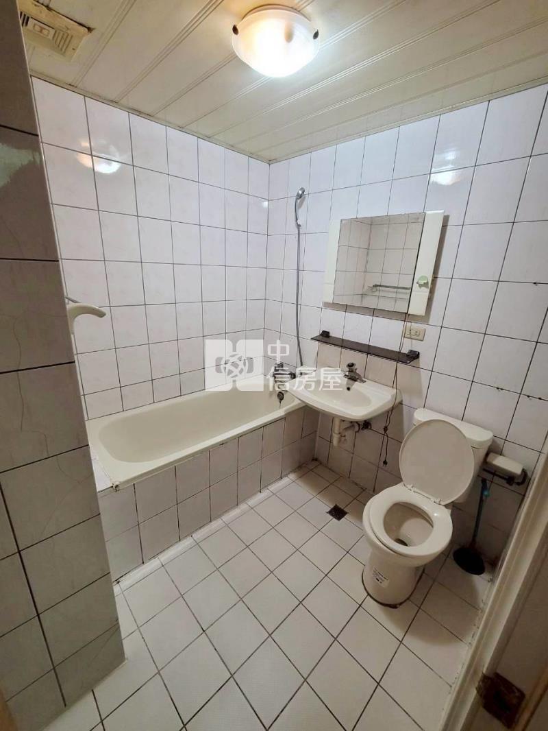 近捷運A22.中壢夜市~中央貴族美4房車房屋室內格局與周邊環境