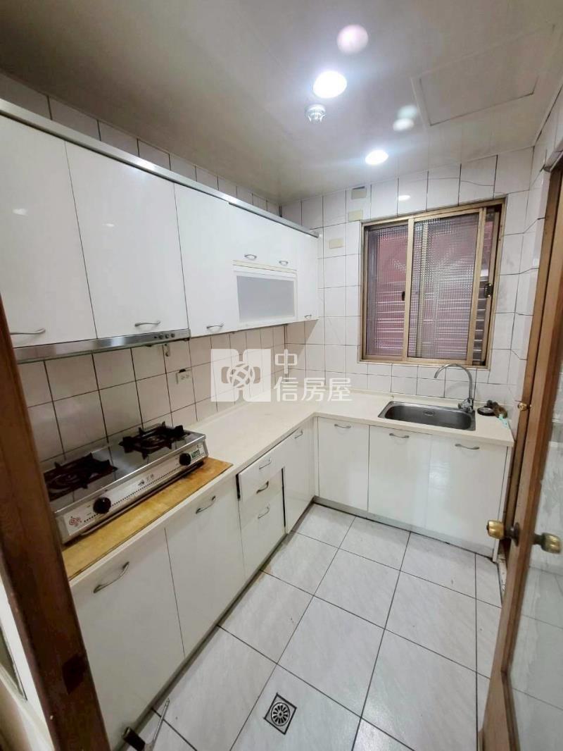 近捷運A22.中壢夜市~中央貴族美4房車房屋室內格局與周邊環境