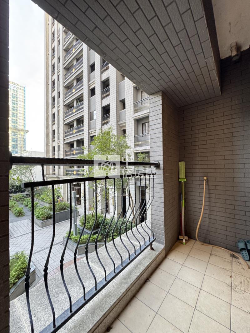 【安家】青埔A18【紐約線上】面中庭2+1房車房屋室內格局與周邊環境