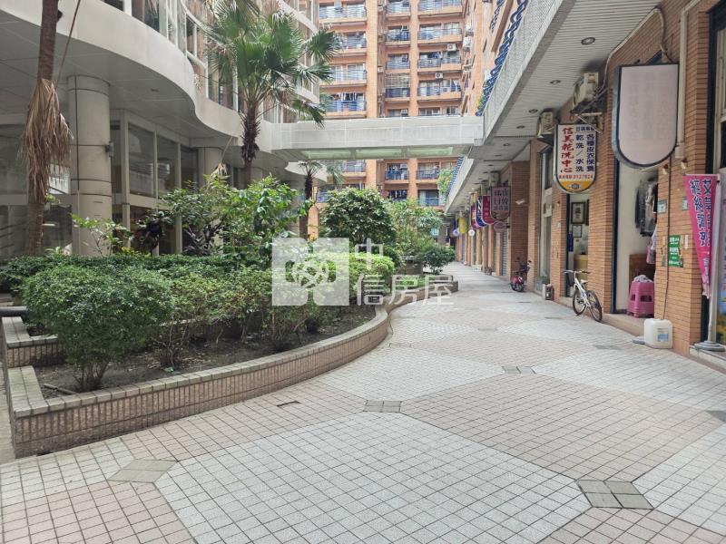 【奔馳】星馳市4房車房屋室內格局與周邊環境