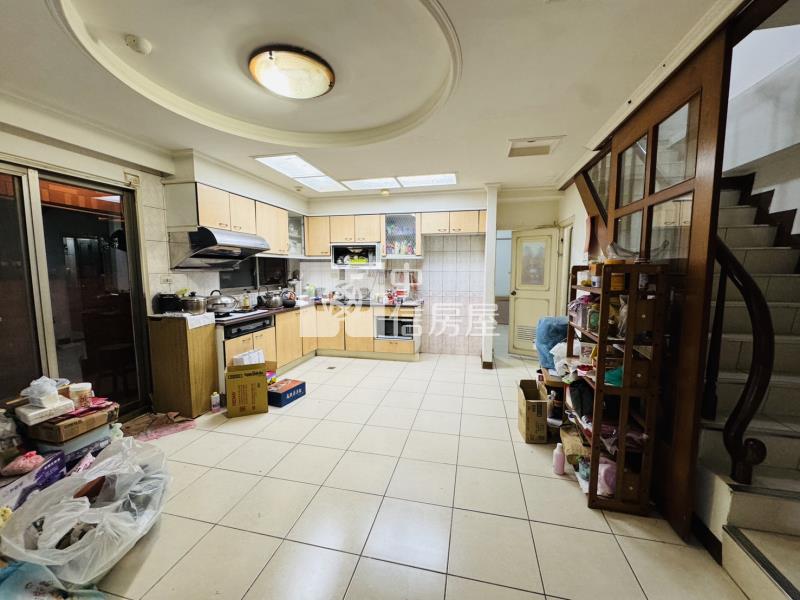 林森國小旁四房車|近中壢車站房屋室內格局與周邊環境