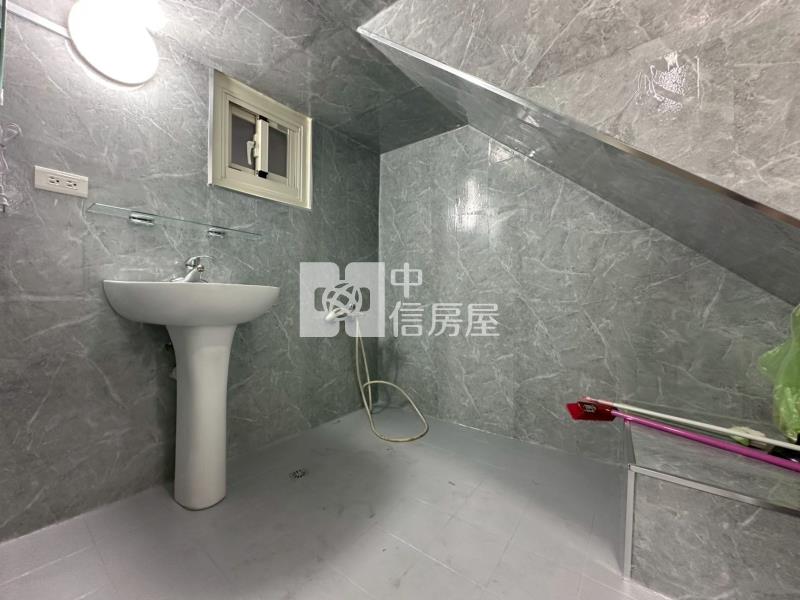 中興商圈全新五房店面房屋室內格局與周邊環境