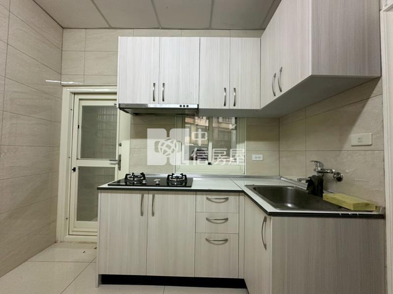 中興商圈全新五房店面房屋室內格局與周邊環境