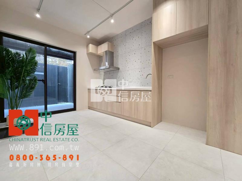 金世界大面寬車庫別墅房屋室內格局與周邊環境