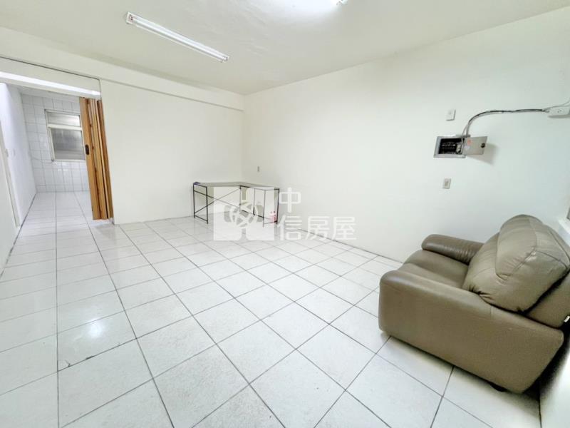 【新世紀】近觀音工業區整新透天+前院停車房屋室內格局與周邊環境