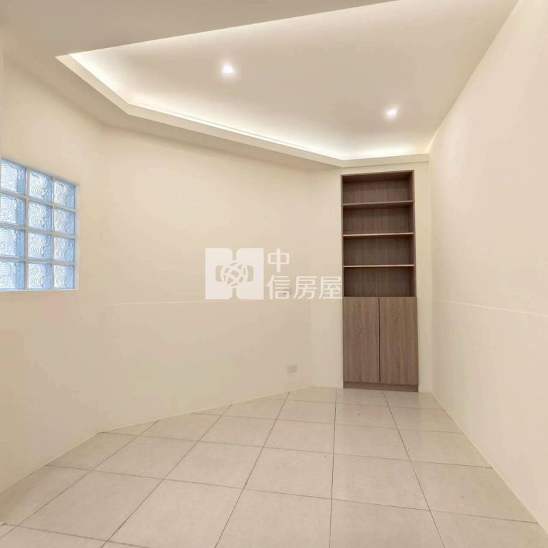 民雄頭橋大面寬車庫別墅房屋室內格局與周邊環境