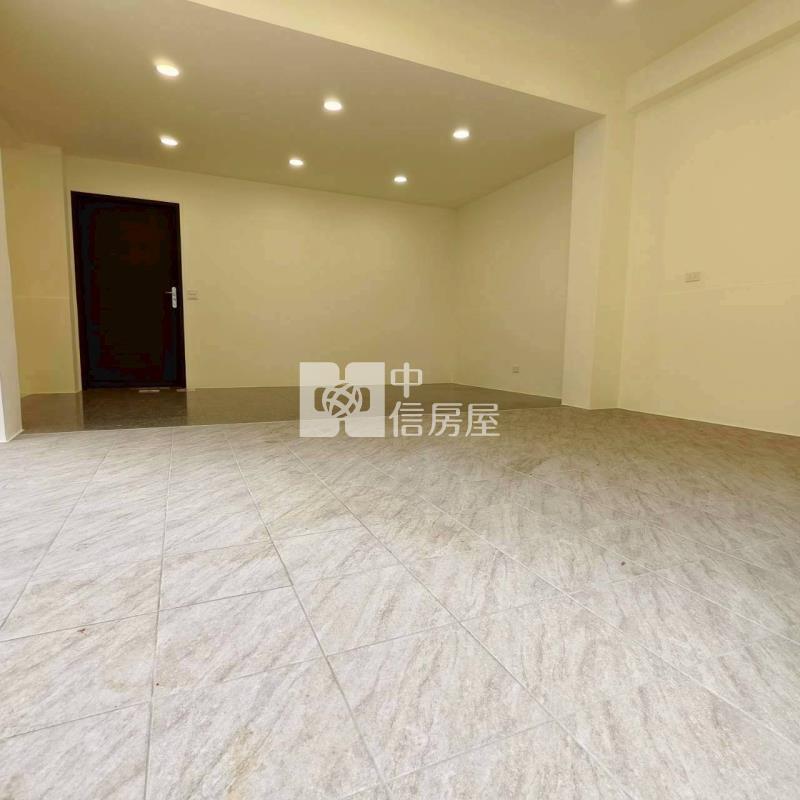 民雄頭橋大面寬車庫別墅房屋室內格局與周邊環境