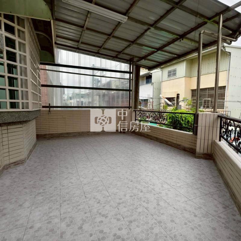 民雄頭橋大面寬車庫別墅房屋室內格局與周邊環境