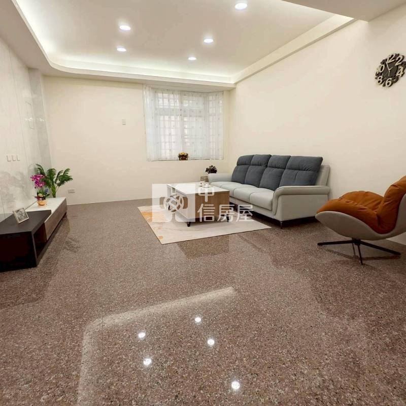 民雄頭橋大面寬車庫別墅房屋室內格局與周邊環境