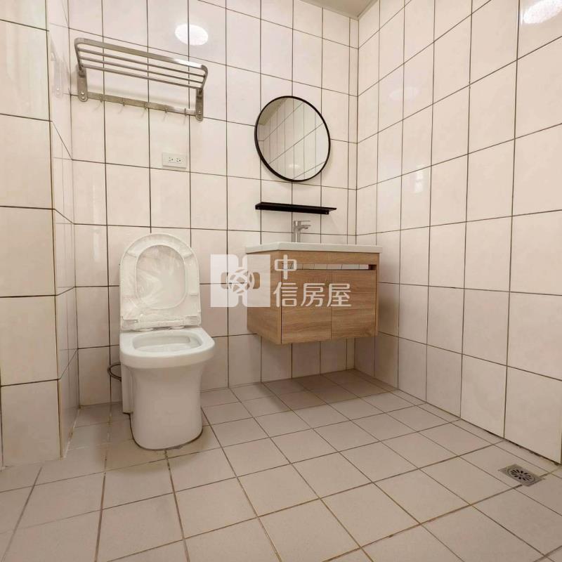 民雄頭橋大面寬車庫別墅房屋室內格局與周邊環境