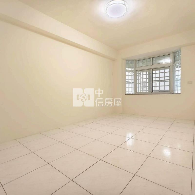 民雄頭橋大面寬車庫別墅房屋室內格局與周邊環境