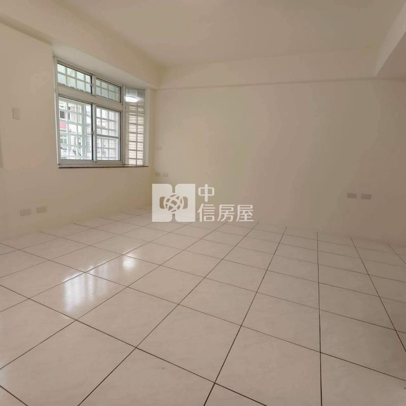 民雄頭橋大面寬車庫別墅房屋室內格局與周邊環境