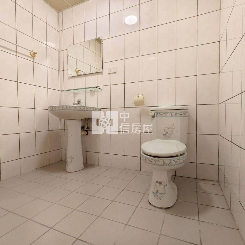 民雄頭橋大面寬車庫別墅房屋室內格局與周邊環境