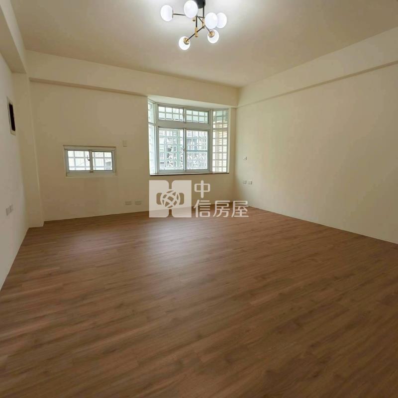 民雄頭橋大面寬車庫別墅房屋室內格局與周邊環境