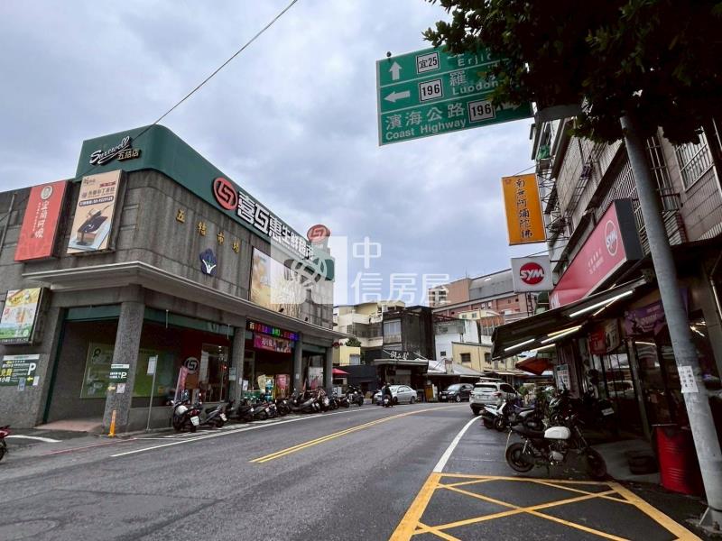 五結圖書館旁輕齡大面寬收租金店房屋室內格局與周邊環境