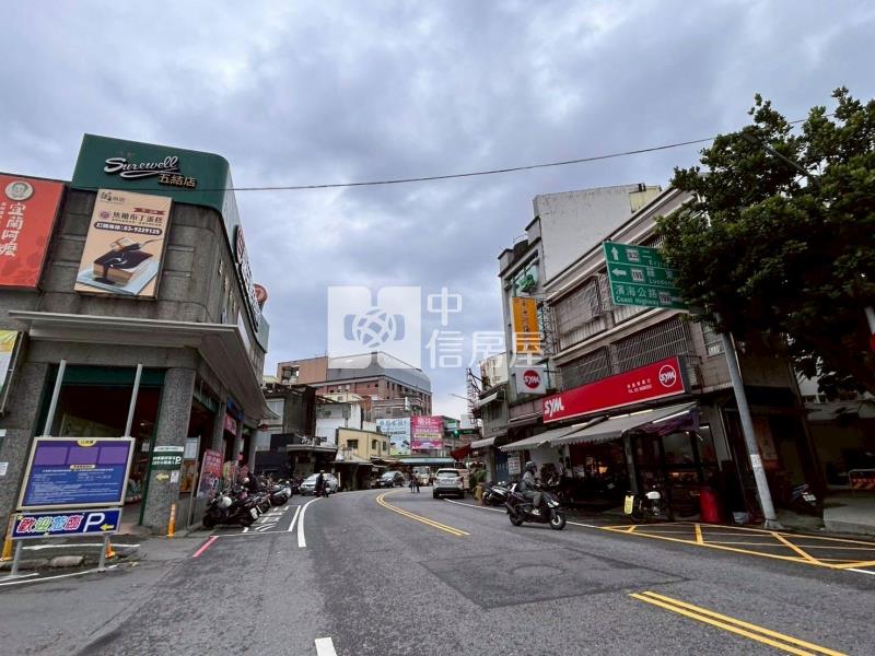 五結圖書館旁輕齡大面寬收租金店房屋室內格局與周邊環境