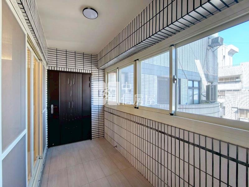 東山商圈建功國小三房車位高樓房屋室內格局與周邊環境