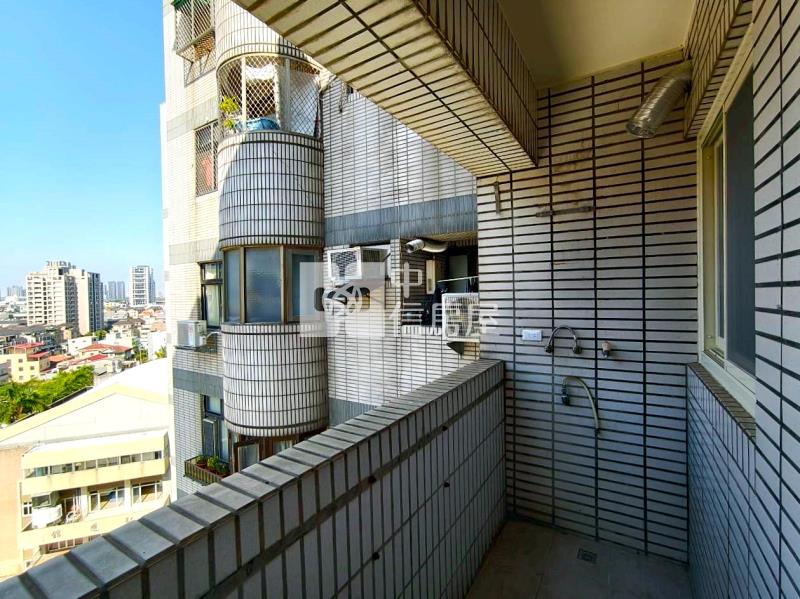 東山商圈建功國小三房車位高樓房屋室內格局與周邊環境