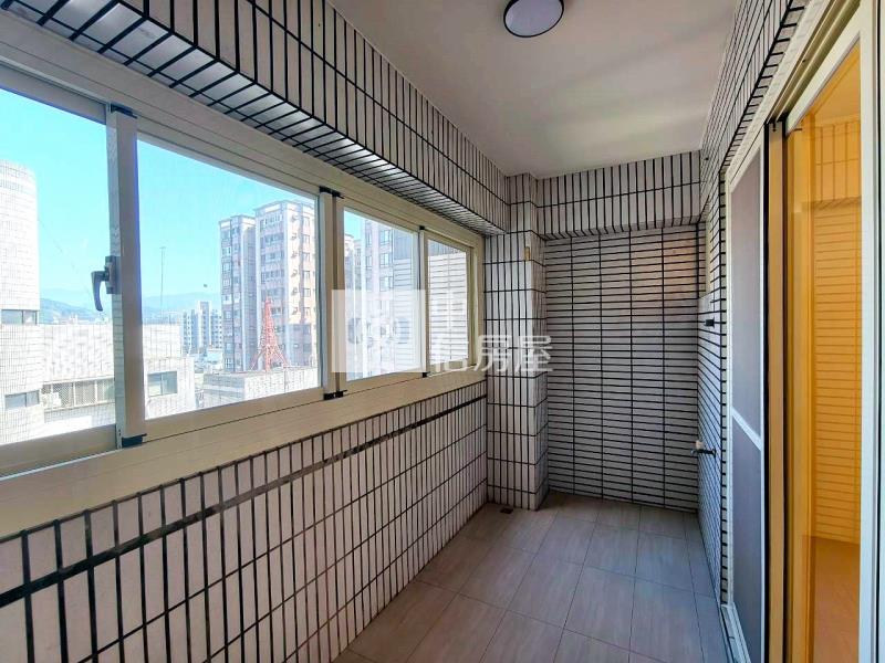 東山商圈建功國小三房車位高樓房屋室內格局與周邊環境