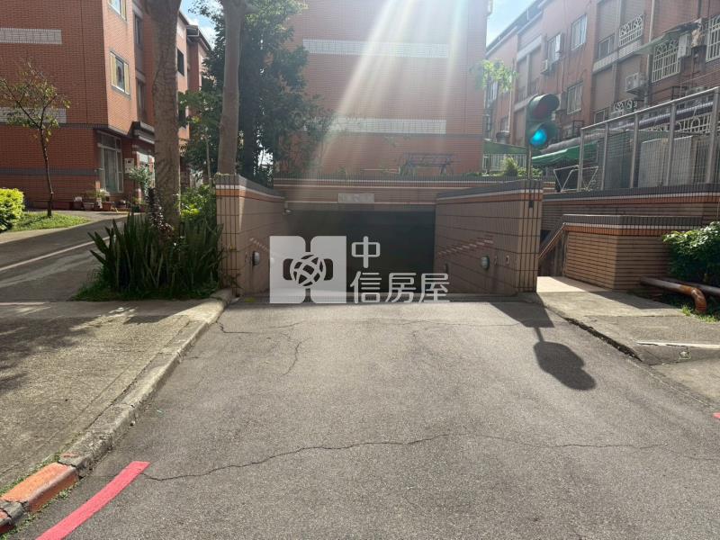 楊梅車站鵬程萬里四房車透天房屋室內格局與周邊環境