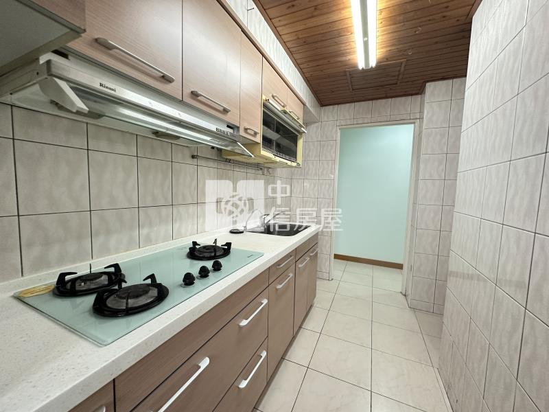 台南東區鄉城陽光鎮大廈三房車房屋室內格局與周邊環境