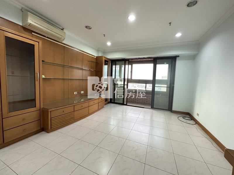 台南東區鄉城陽光鎮大廈三房車房屋室內格局與周邊環境