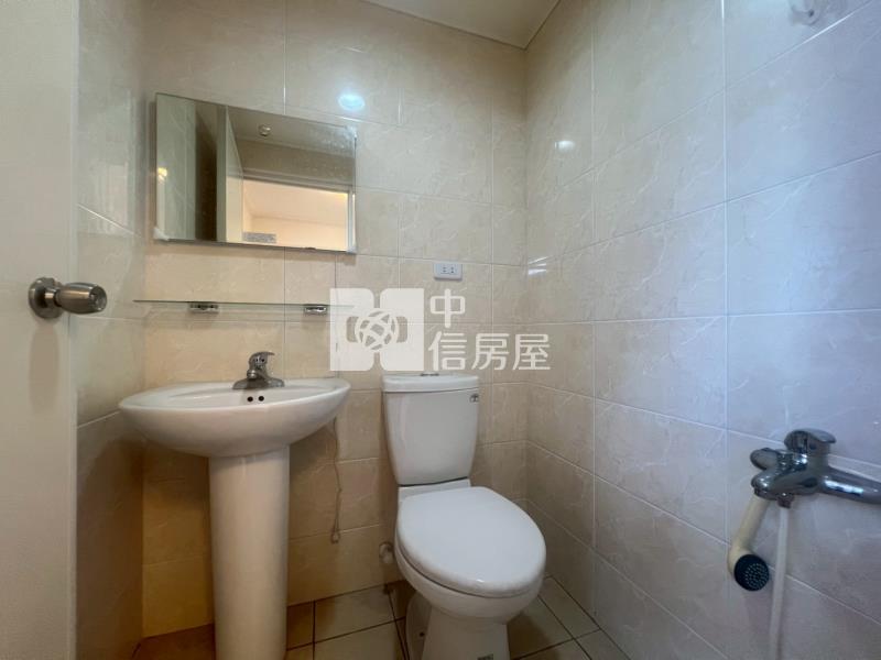 新高國小旁視野戶大四房房屋室內格局與周邊環境