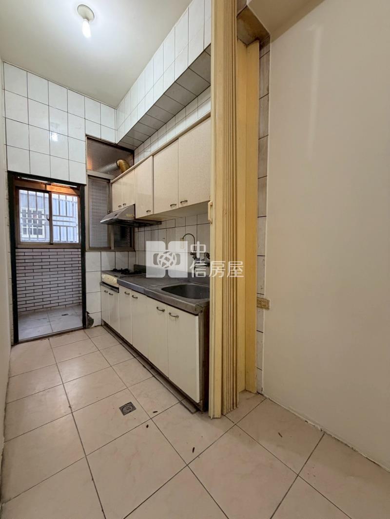 (大里陽光)大里中興商圈小資成家三房車位庭園美屋房屋室內格局與周邊環境